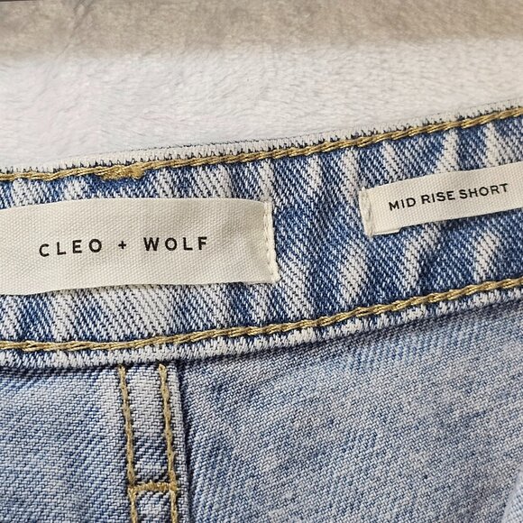 Cleo Wolf Mid Rise Women Short Jean Denim Distressed Light Wash Size 34W - Picture 7 of 13